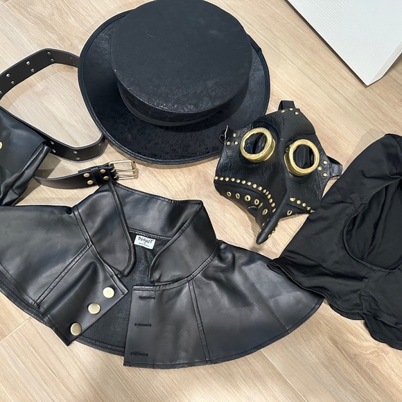 Boys XL Spirit Halloween Plague Doctor costume - Picture 3 of 4